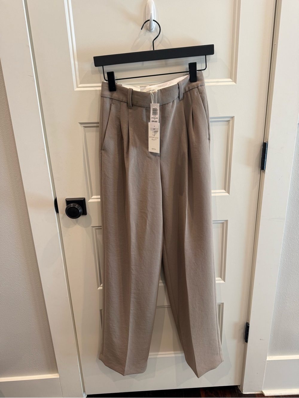 NWT Aritzia Effortless Pant, Size 0 in Nomad Taupe - Picture 3 of 7